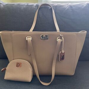 A Striking Leather Tote and Cosmetics  Bag Set